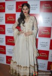 Nargis Fakhri In A Desi Avatar At LFW 2013 Pic 5