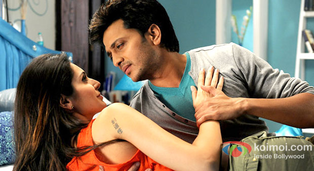 Bruna Abdalah And Riteish Deshmukh in Grand Masti Movie Stills