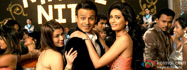 Kainaat Arora, Vivek Oberoi And Karishma Tanna in a still from Grand Masti