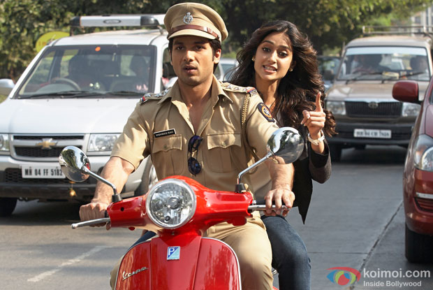 Shahid Kapoor and Ileana D'Cruz in a still from Phata Poster Nikhla Hero