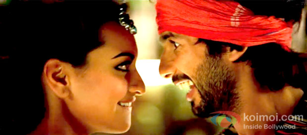 Shahid Kapoor And Sonakshi Sinha in R...Rajkumar Movie Stills