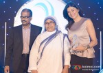 Sushmita Sen honoured with Mother Teresa Memorial Award Pic 2