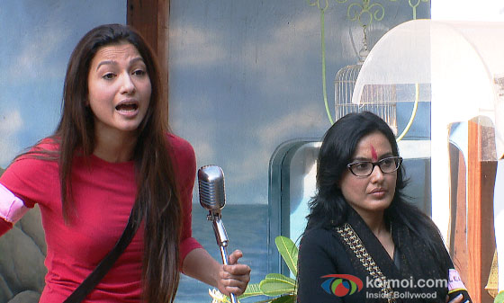 Gauhar Khan and Kamya Panjabi in Bigg Boss 7