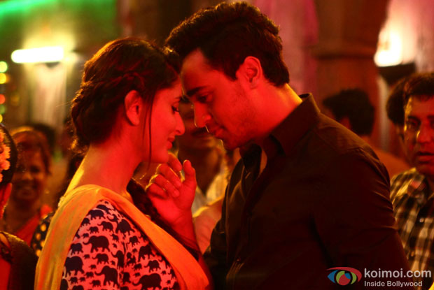 Kareena Kapoor and Imran Khan in a still from Gori Tere Pyaar Mein!