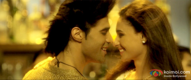 Shiv Darshan and Hasleen Kaur in a still from Karle Pyaar Karle