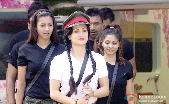 VJ Andy, Gauhar Khan, Elli Avram and Tanisha Mukherjee in a Bigg Boss 7