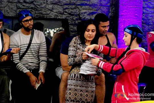 VJ Andy, Kamya Panjabi, Sangram Singh and Elli Avram in Bigg Boss 7 VJ Andy, Kamya Panjabi, Sangram Singh and Elli Avram in Bigg Boss 7
