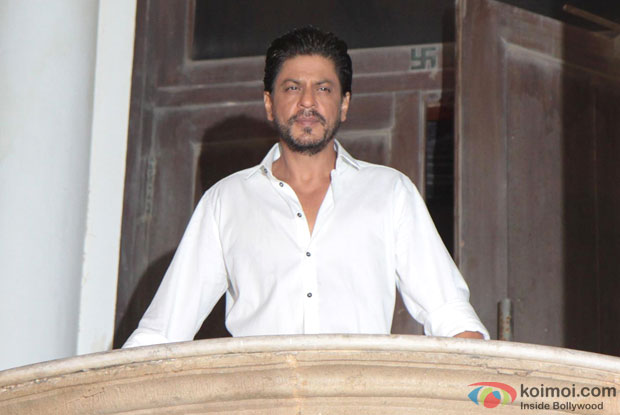 Shah Rukh Khan snapped at 'Mannat'