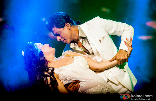 Madhuri Dixit and Shah Rukh Khan at an event