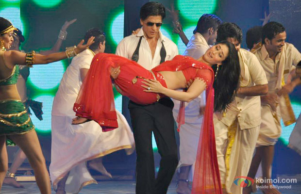 Shah Rukh Khan and Kareena Kapoor at an event 
