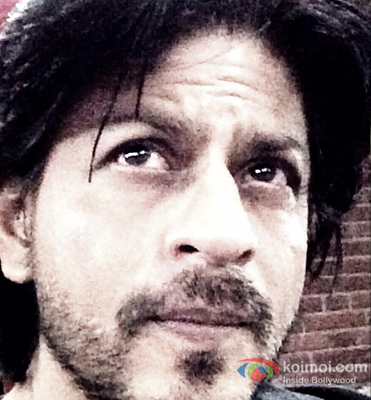 Shah Rukh Khan Takes A Selfie