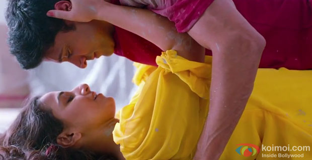 Farhan Akhtar and Vidya Balan in a 'Tumse Pyar Ho Gaya' song still from movie 'Shaadi Ke Side Effects'