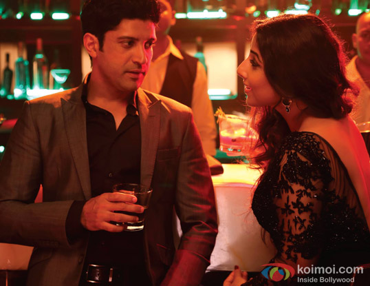 Farhan Akhtar and Vidya Balan in a still from movie 'Shaadi Ke Side Effects'