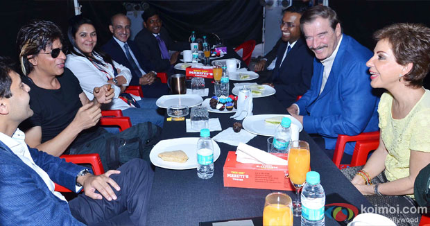 Shah Rukh Khan with President of Mexico Vicente Fox Quesada on the sets of movie 'Happy New Year'