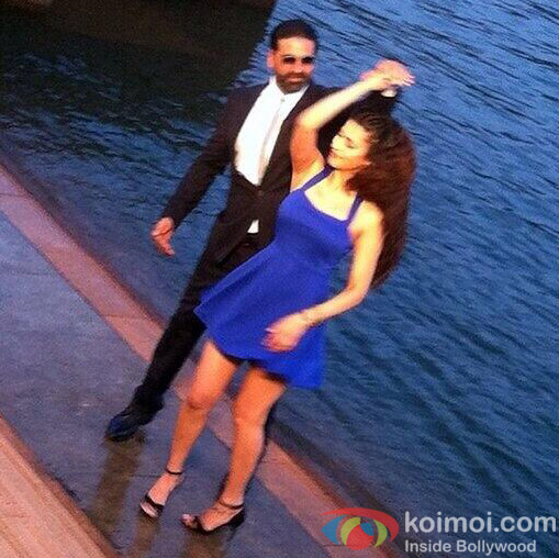 Akshay Kumar and Shruti Hassan On The Sets Of Gabbar Akshay Kumar and Shruti Hassan On The Sets Of Gabbar