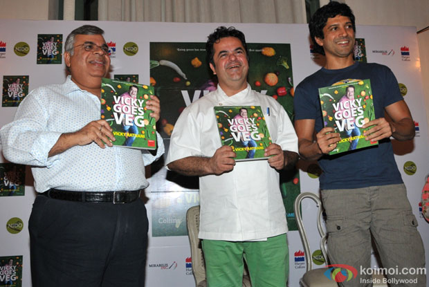 Farhan Akhtar Unveils Chef Vicky Ratnani s Book Vicky Goes Veg Koimoi farhan-akhtar-unveils-chef-vicky-ratnani-s-book-vicky-goes-veg-koimoi