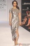 Kangana Ranaut sizzles the ramp at 'Lakme Fashion Week' 2014 Pic 2