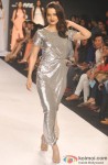 Kangana Ranaut sizzles the ramp at 'Lakme Fashion Week' 2014 Pic 3