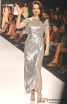 Kangana Ranaut sizzles the ramp at 'Lakme Fashion Week' 2014 Pic 4