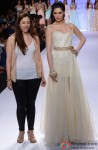 Nargis Fakhri walks the ramp at 'Lakme Fashion Week' 2014 Pic 2