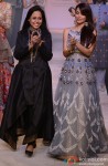Malaika Arora Khan walks the ramp at 'Lakme Fashion Week' 2014 Pic 2