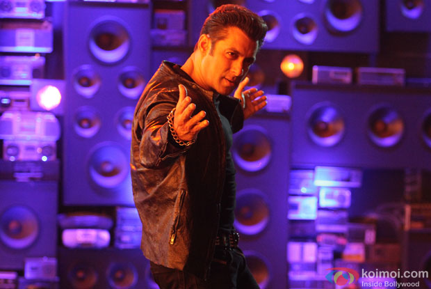 Salman Khan in a 'O Teri' Title Song still from movie 'O Teri'