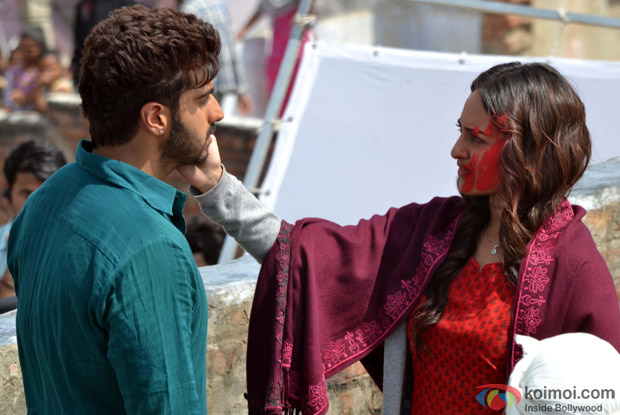 Arjun Kapoor and Sonakshi Sinha On The Sets Of 'Tevar' Arjun Kapoor and Sonakshi Sinha On The Sets Of 'Tevar'