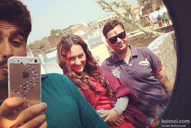 Arjun Kapoor and Sonakshi Sinha On The Sets Of 'Tevar' Arjun Kapoor and Sonakshi Sinha On The Sets Of 'Tevar'