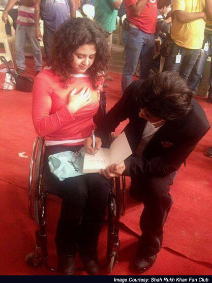 Shah Rukh Khan Pampers A Fan From  Amsterdam On The Sets Of Happy New Year