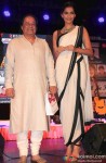 Sonam Kapoor launches 'Kuch Dil Ne Kaha' Ghazal album Pic 3