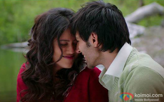 Indrani Chakraborty (Mishti) and Kartik Aaryan in a still from movie 'Kaanchi'