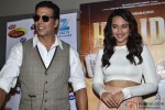Akshay Kumar and Sonakshi Sinha during the promotion of 'Holiday - A Soldier Is Never Off Duty' on DID Pic 2