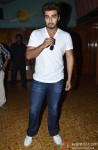 Arjun Kapoor catches audience's reaction for '2 States' Pic 3