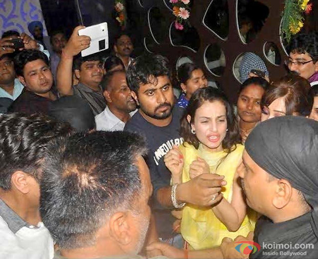 Ameesha Patel Slapping A Man For His Misbehavior