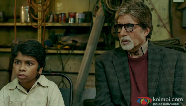Parth Bhalerao and Amitabh Bachchan in a still from movie 'Bhoothnath Returns'