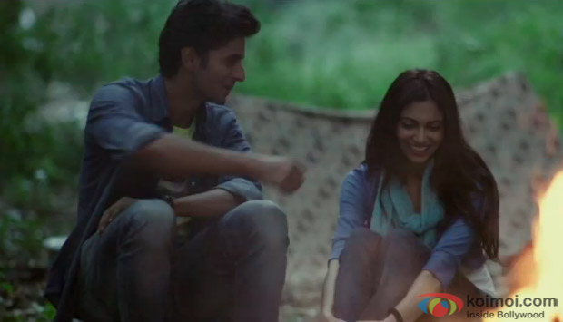 Siddharth Gupta and Simran Kaur Mund in a still from Movie 'Kuku Mathur Ki Jhand Hogayi'