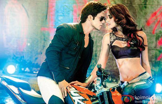 Varun Dhawan and Ileana Dcruz in a still from movie 'Main Tera Hero'
