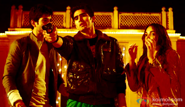 Mohit Marwah, Vijender Singh and Kiara Advani in a 'G Pe Danda' Song still from movie 'Fugly'