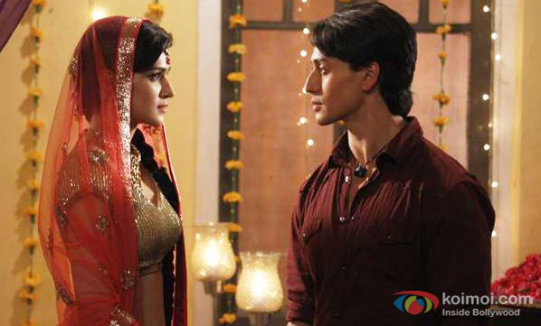 Kriti Sanon and Tiger Shroff in a still from movie ‘Heropanti’