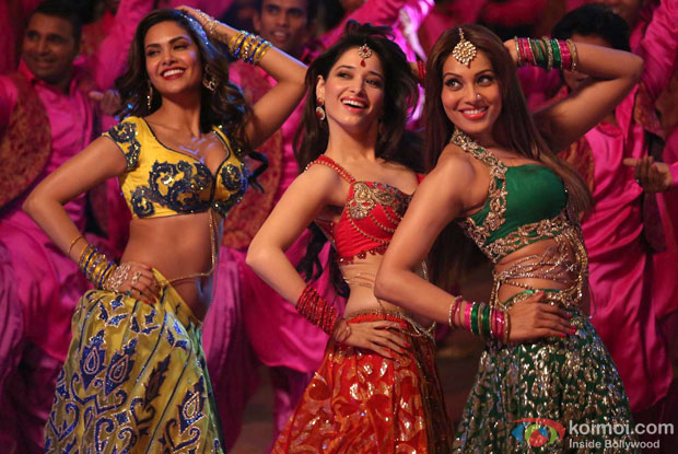 Esha Gupta, Tamannaah and Bipasha Basu in a 'Piya Ke Bazaar Mein' song still from movie 'Humshakals'