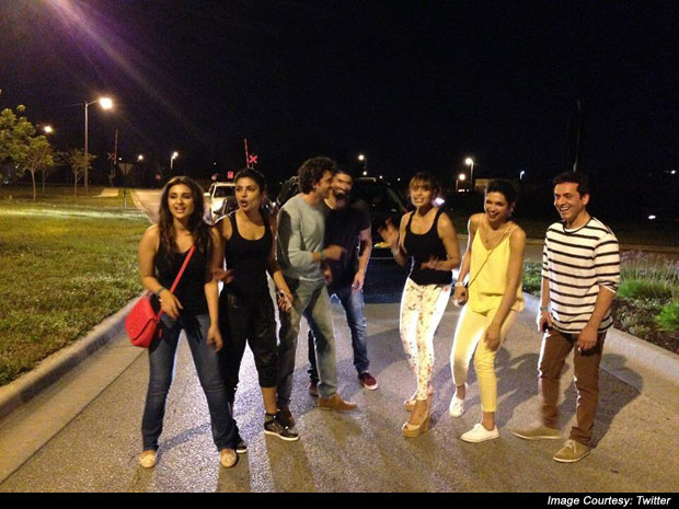 Parineeti, Priyanka, Hrithik, Aditya, Bipasha, Deepika Pose For The Camera