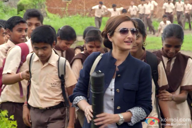 Soha Ali Khan in a still from movie 'Chaarfutiya Chhokare'