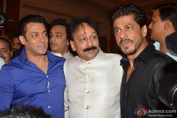 Salman Khan, Baba Siddique, Shah Rukh Khan at Iftaar Party Salman Khan, Baba Siddique, Shah Rukh Khan at Iftaar Party