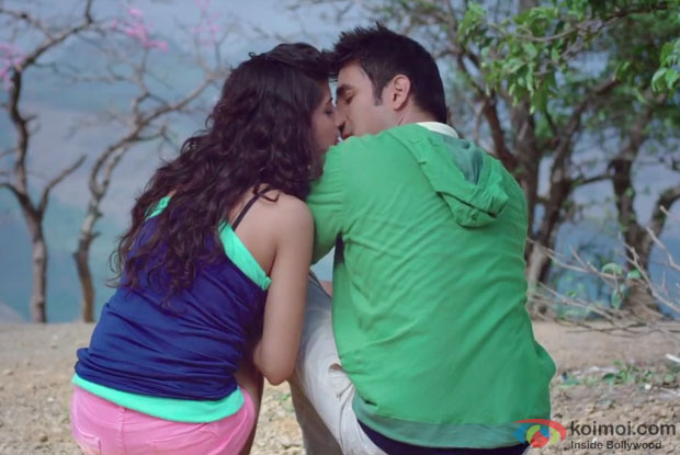 Vega Tamotia and Vir Das in a Sargoshi song still from movie 'Amit Sahni Ki List'