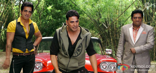 Sonu Sood, Akshay Kumar and Prakash Raj in a still from movie 'Its Entertainment'