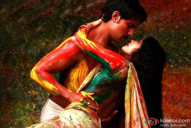 Randeep Hooda and Nandana Sen in a 'Rang Rasiya' song still from movie 'Rang Rasiya'