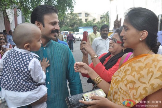 Vivaan Veer Oberoi and Vivek Oberoi at Iskon Temple