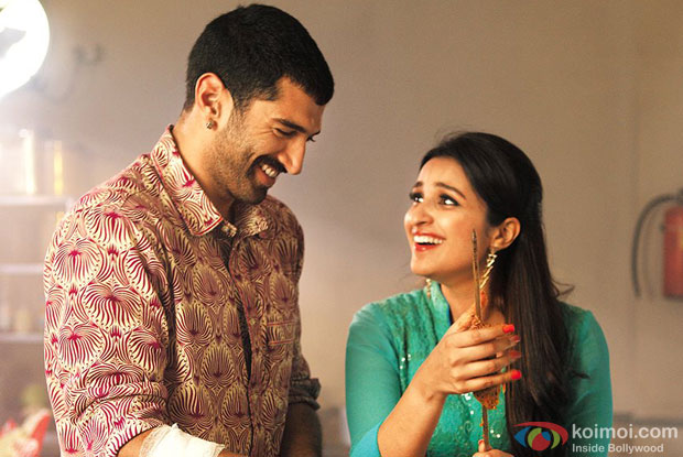 Aditya Roy Kapur and Parineeti Chopra in a still from movie 'Daawat-e-Ishq'