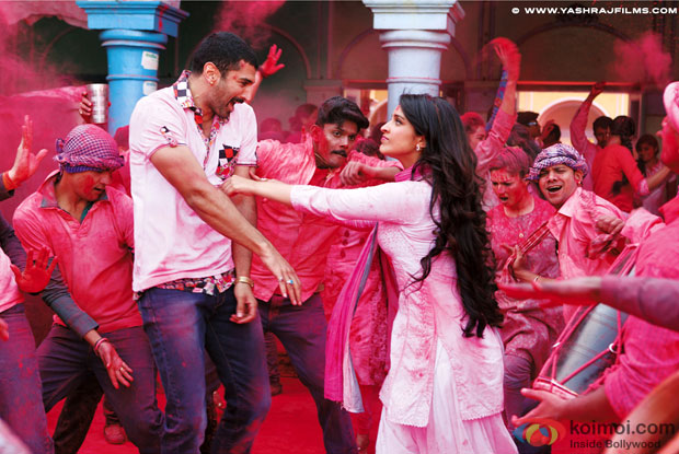 Aditya Roy Kapur and Parineeti Chopra in a still from movie 'Daawat-e-Ishq'