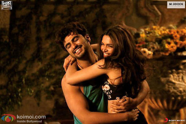 Arjun Kapoor and Deepika Padukone in a still from movie 'Finding Fanny'